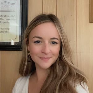 Meet your Posher, Alexis